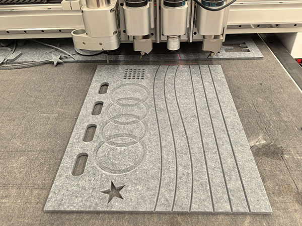 CNC-oscillating-knife-cutting-machines-for-PET-panels