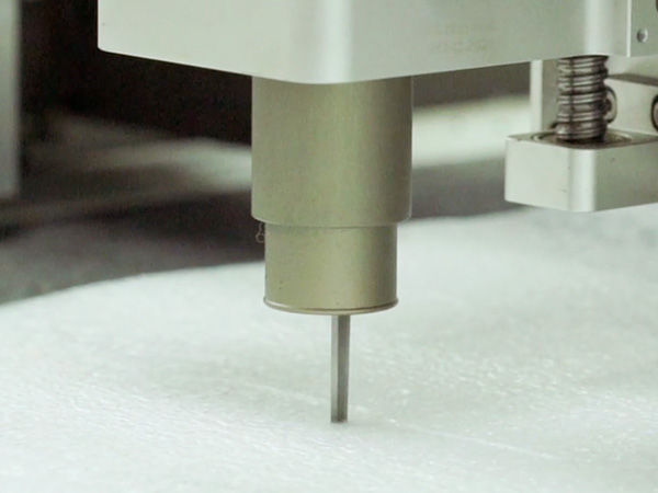 Advantages of Using Pneumatic Knives for Cutting Thick Materials