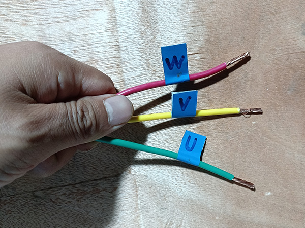 Connecting the Power Supply