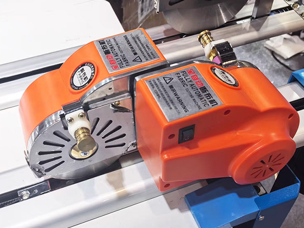 Automatic cutting tool