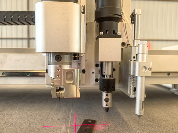 Rotary knife tool for zebra blinds cutting machine